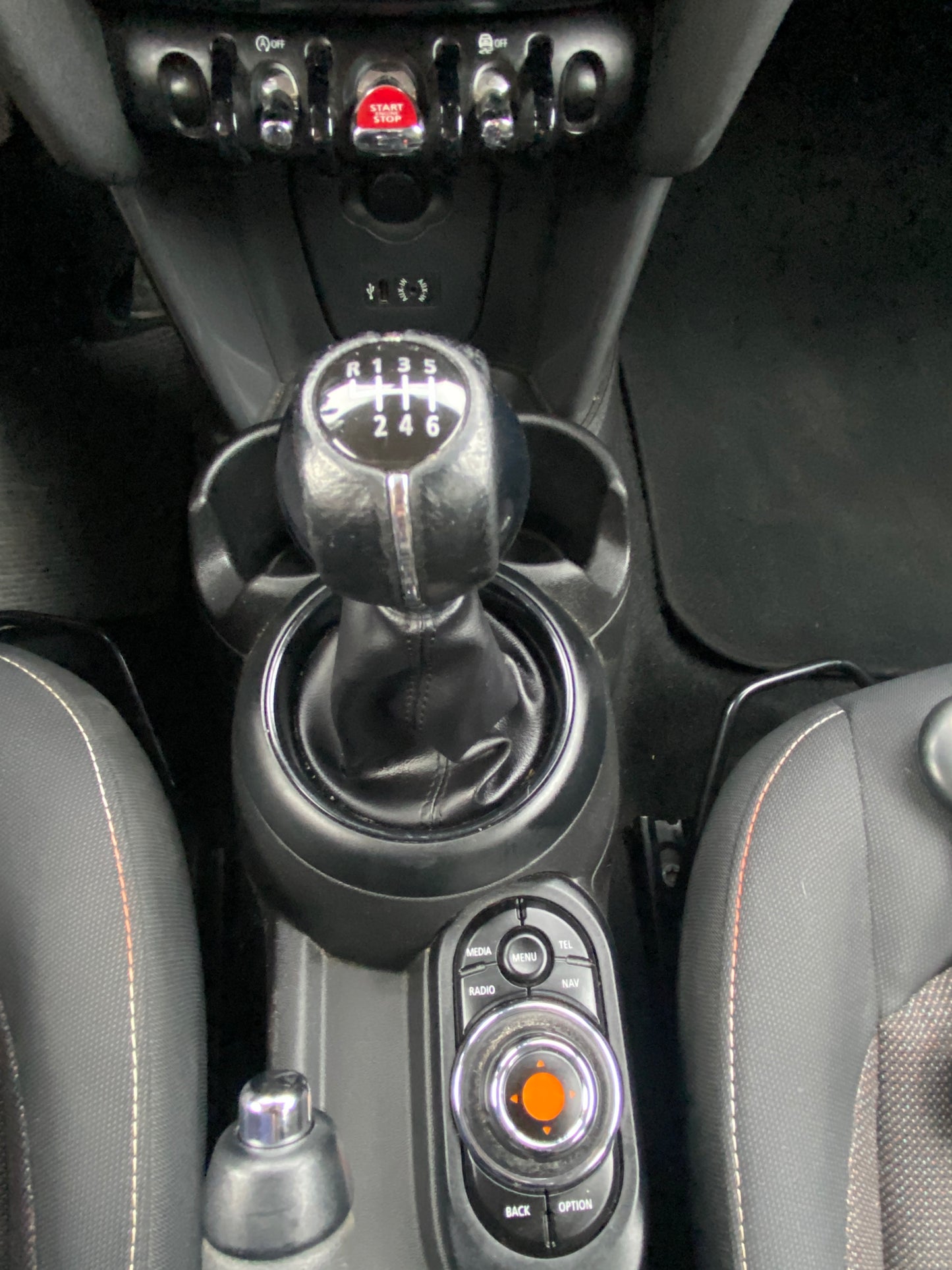 MINI COOPER 5 portes 1500 essence