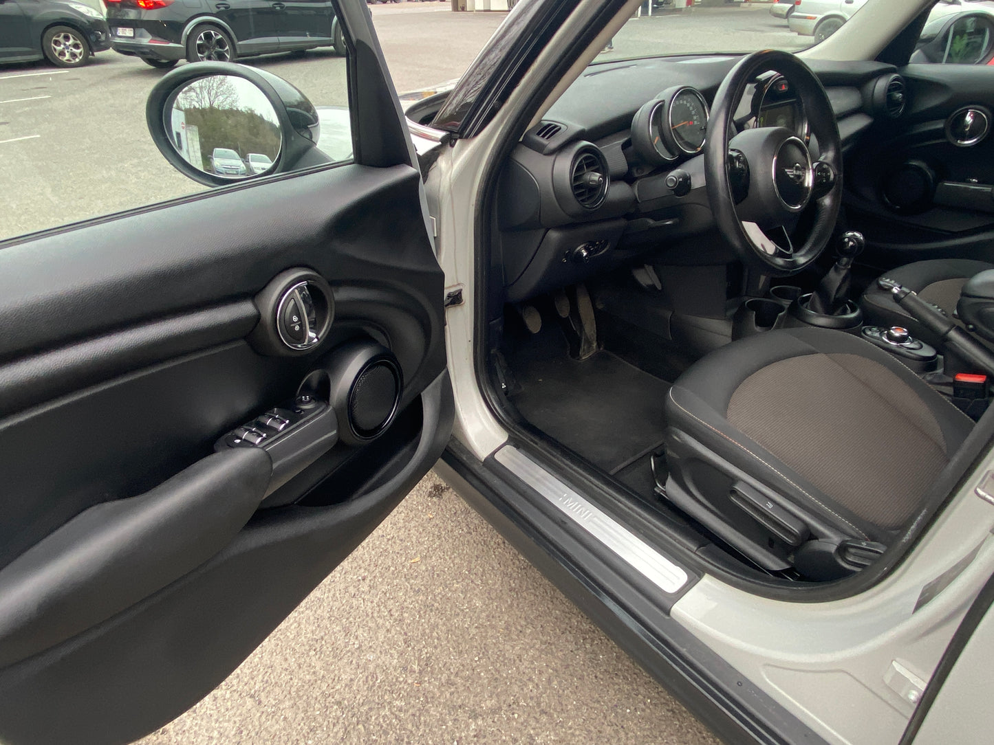 MINI COOPER 5 portes 1500 essence